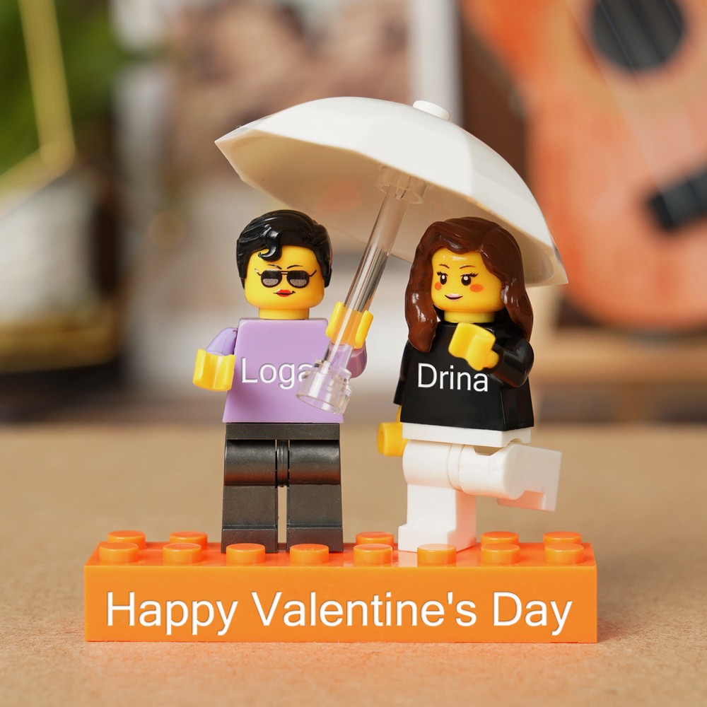 Valentine's Day Personalized Couple Figures - Custom Name Brick Display Gift